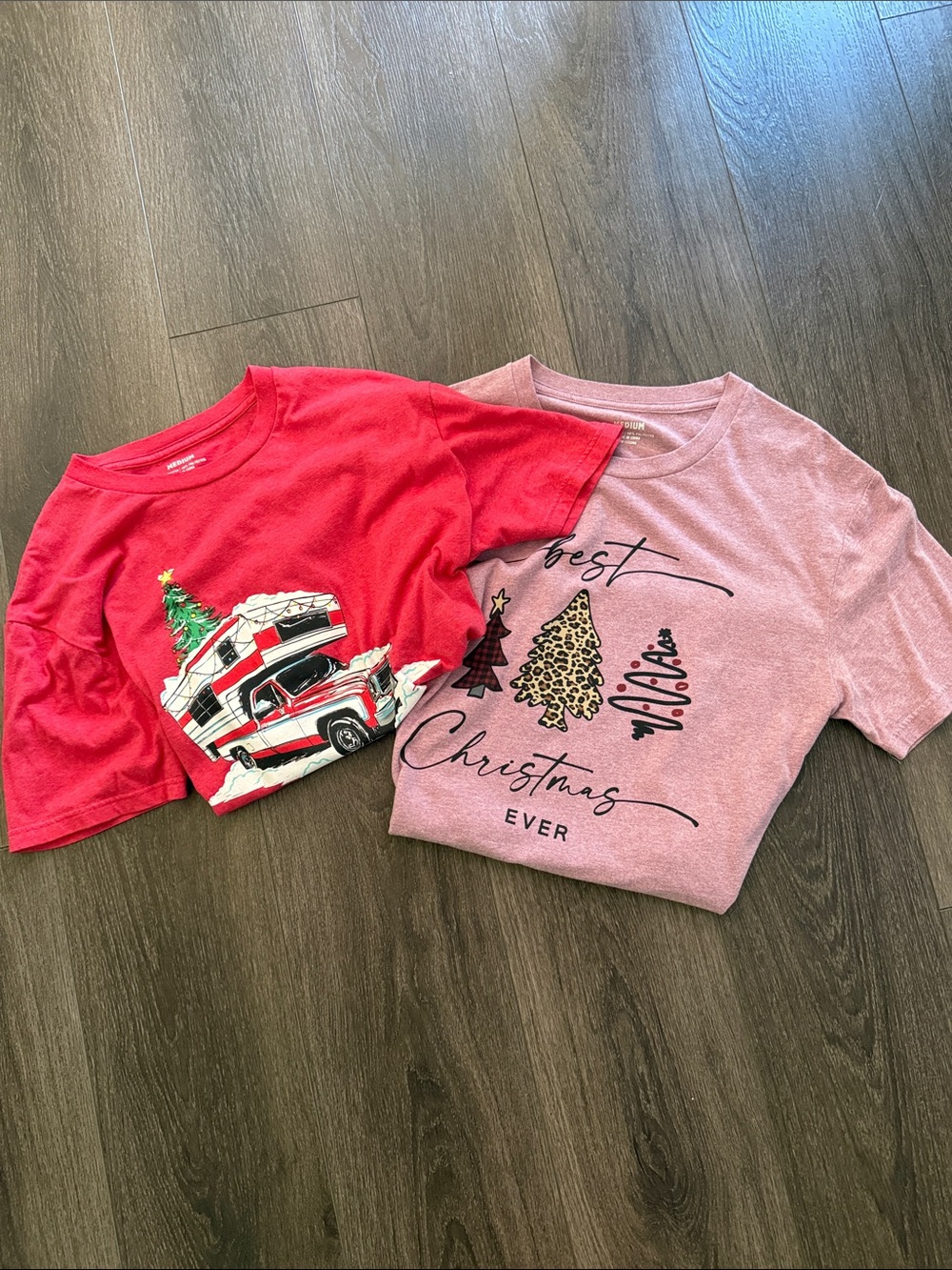 Christmas 🎄 Tee Set Women’s Short Sleeve Graphic Tee - Holiday Tree & Camper